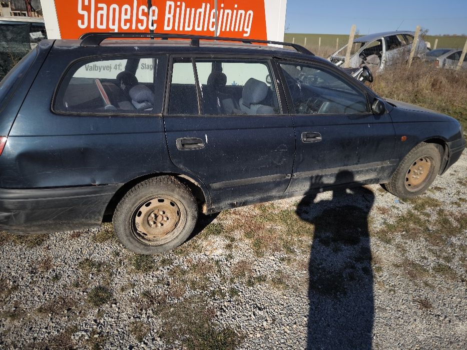 Тойота Карина На части