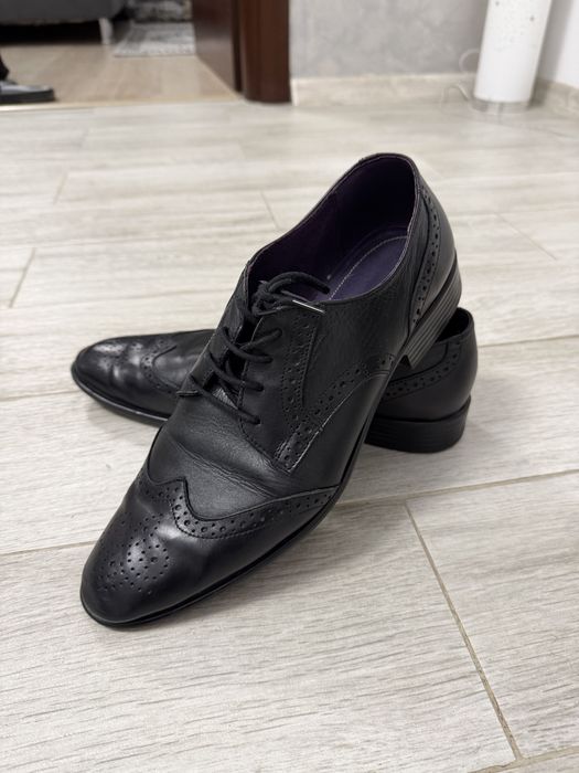 Vând pantofi de piele marimea 42
