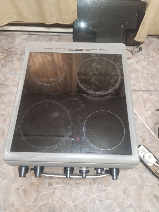 Продам стеклокерамическую плиту Elenberg