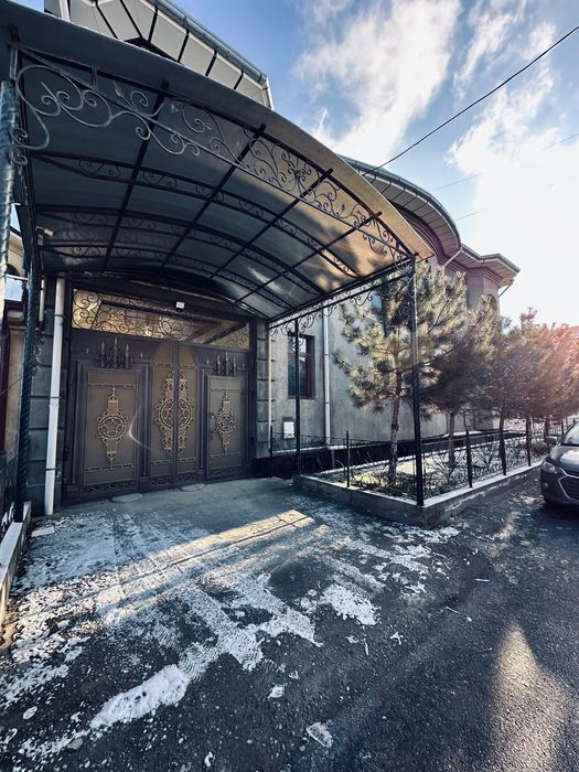 Дом с участком. Обод махаля.