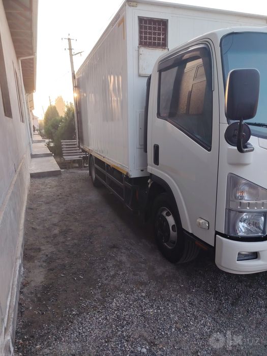 Isuzu yuk avtomobil