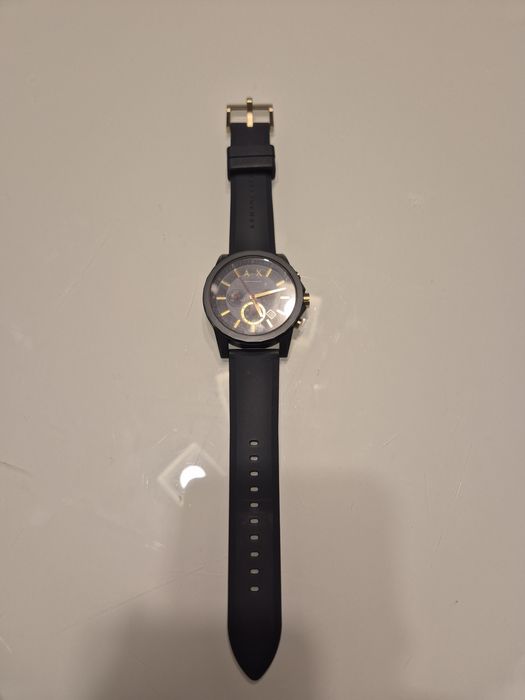 Продавам часовник Armani Exchange