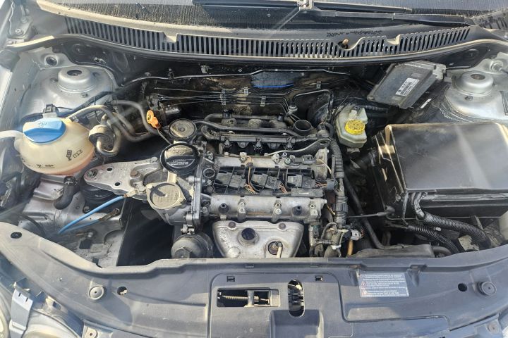 Contact cu cheie Volkswagen VW Polo 2002 1.2 MT (64 hp)