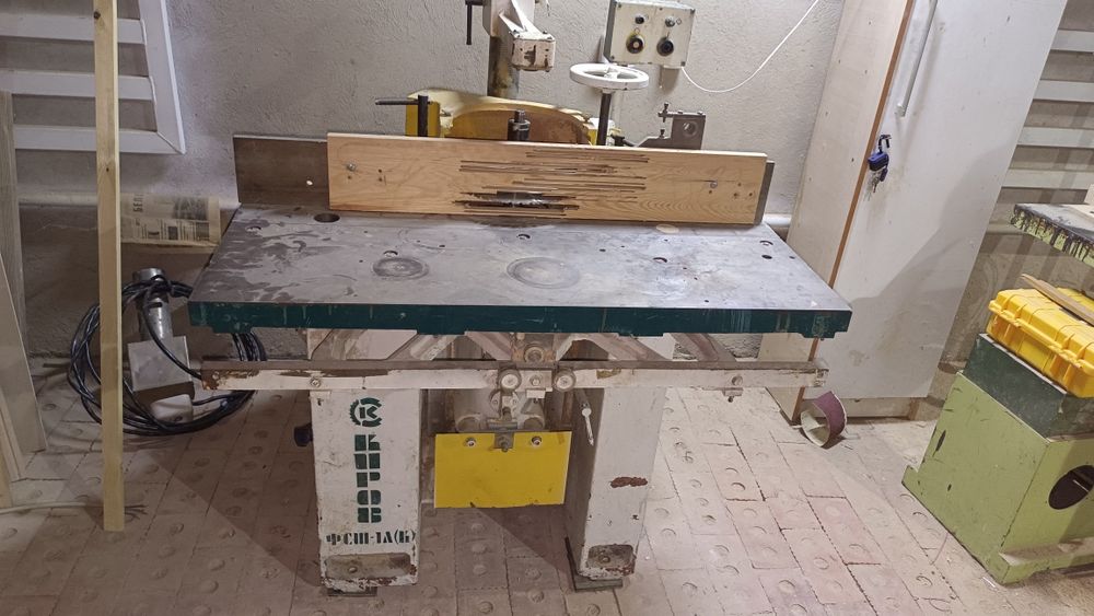 Деревообрабатывающи станок