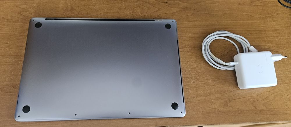 Mackbook Pro 2017 15.4 16GB RAM 256GB SSD