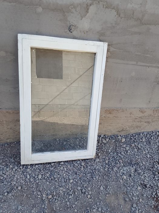 Деревянное окно со стеклом 108×70 см