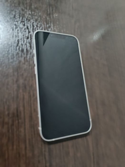 Продам айфон 13