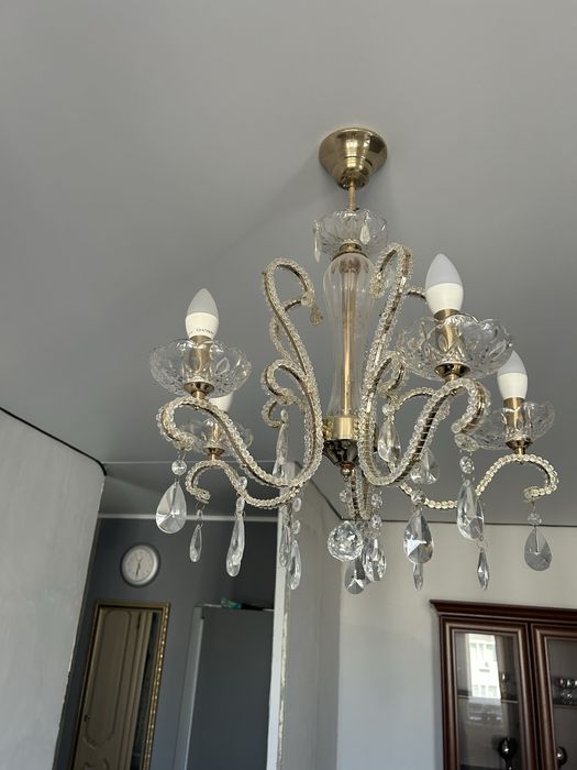 Продам люстру  5 лампочек