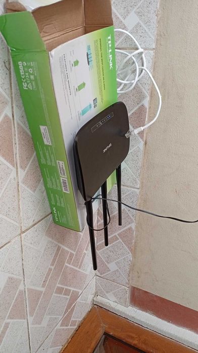 Vând ruter este nou  fara schimb