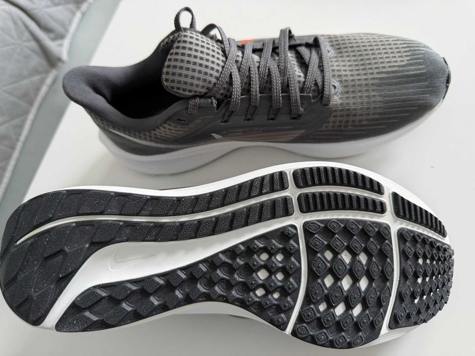 Vand sneakers Nike Air Zoom Pegasus 39 - marimea 42 - stare exceptionala