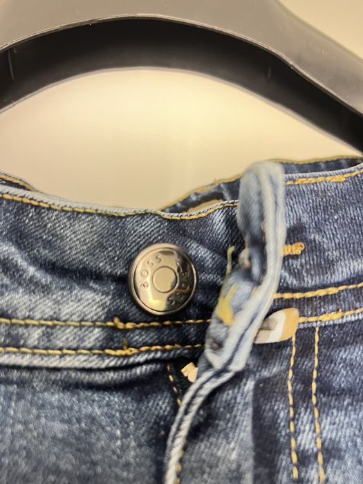 Уникален нов модел на Hugo Boss.Налична пълна серия размер от 32 до 40