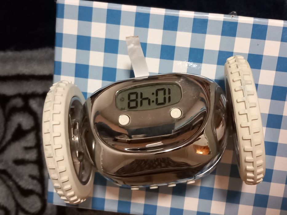 Ceas ,placa de indreptat parul,casti,selfie stick, alarm