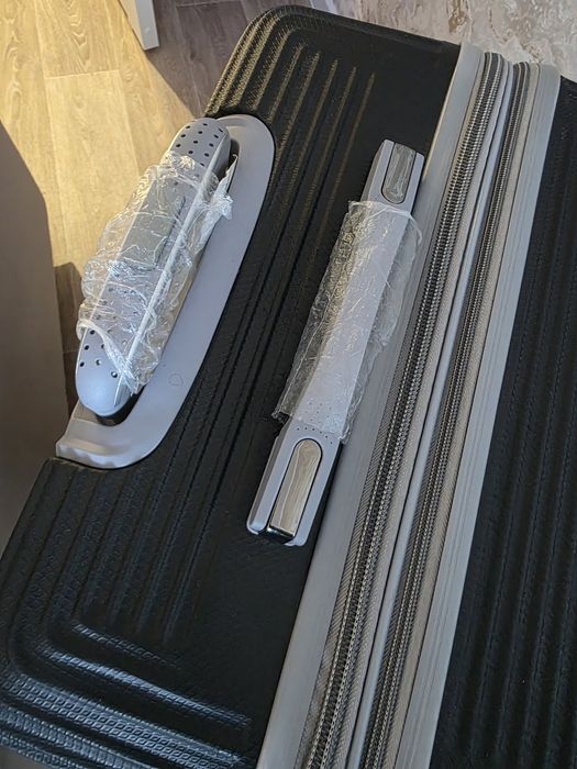 Продам чемодан поликарбонат