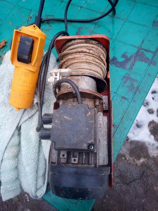 Vind troliu  electric la 220 ridică pina la 1 tcu cablu de otel