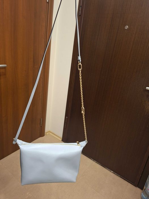 Furla чанта бледо синя, кожа