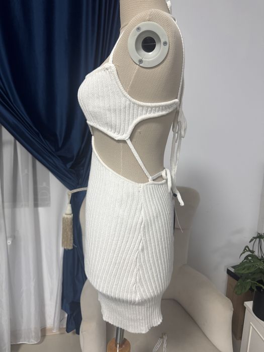 Rochie scurta de plaja Bershka cu decupaje din tricot mărimea M