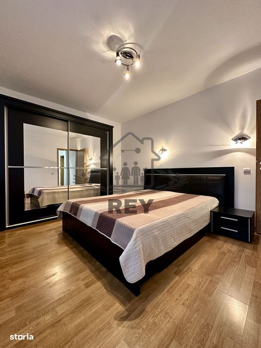 Apartament 4 camere cu garaj zona Strand- V.Aurie