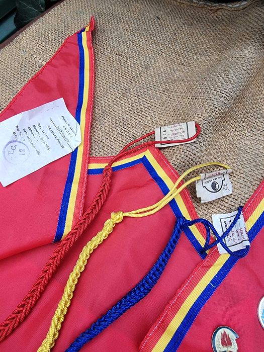 Cravata de pionier + accesorii