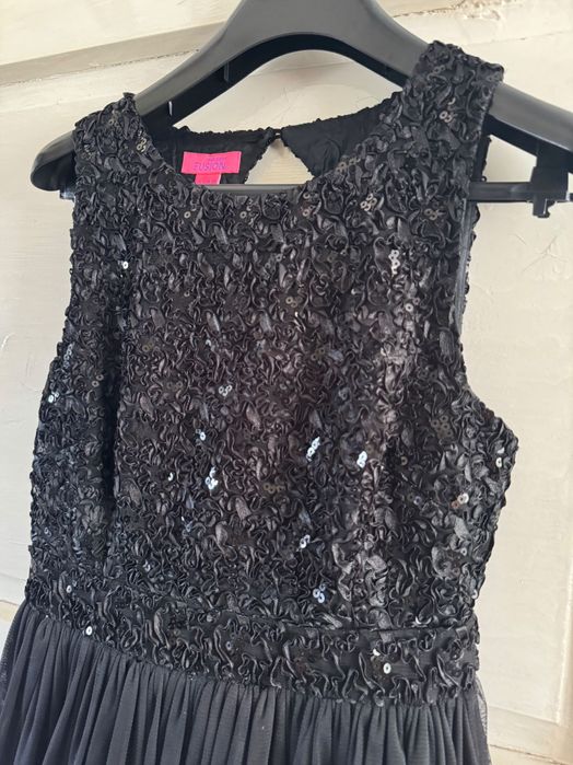 Официална рокля с гол гръб