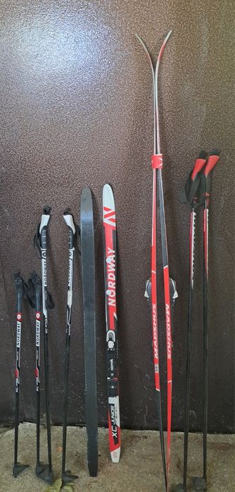 Продам лыжи с ботинками.