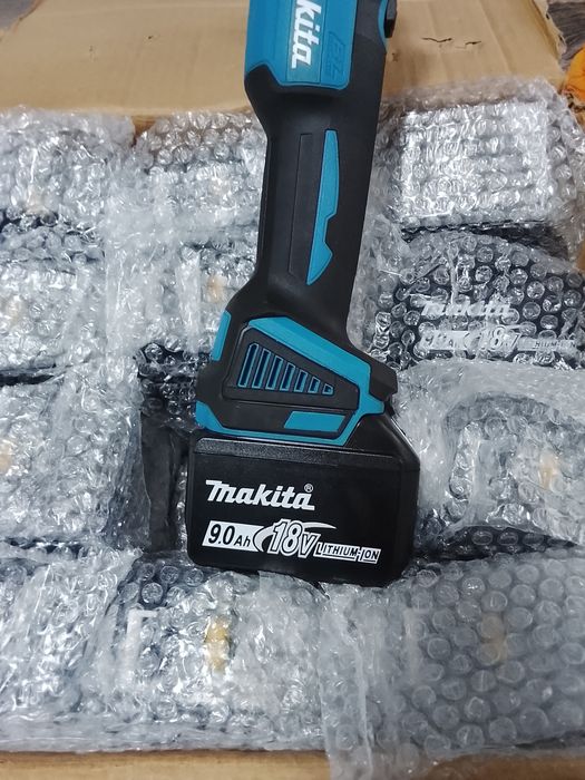2 buc baterii Makita de 9 a noi