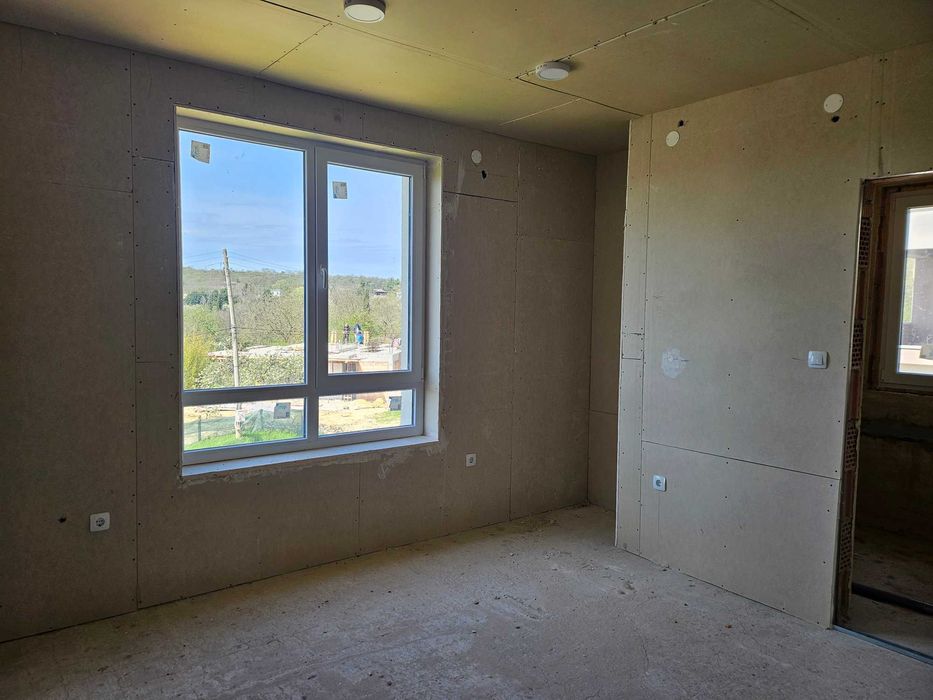 Къща с четири спални - ново стройтелство