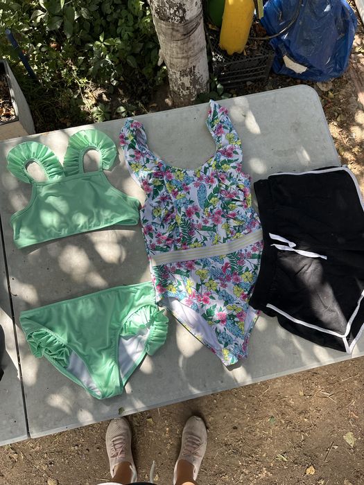 2 купальника и шорты на 14 лет