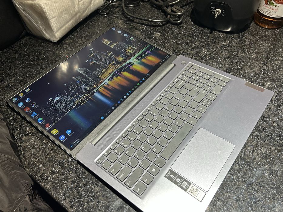 Lenovo (83EM) IDEAPAD Slim 3i