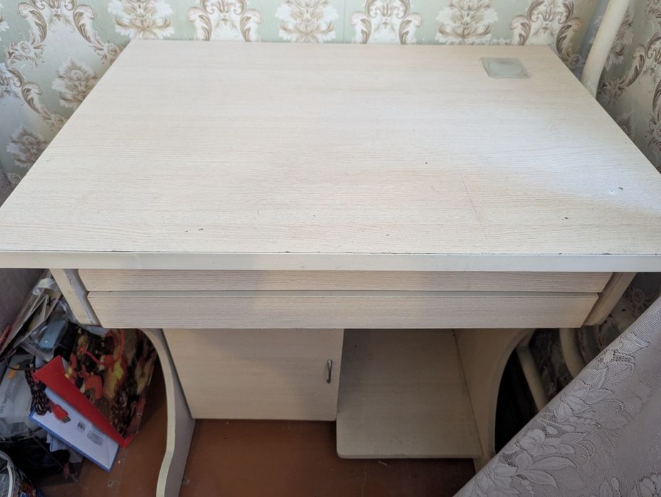 Продам компьютерный стол