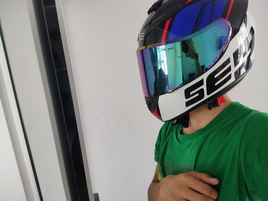 Шлем Бу почти новый