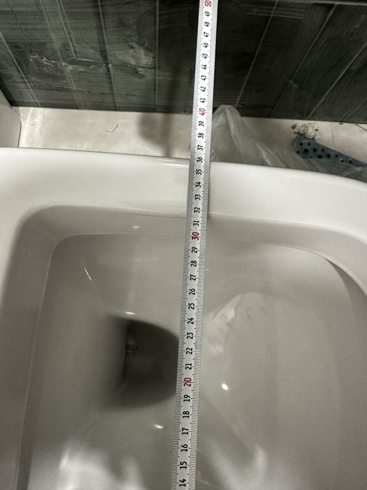 Унитаз новые в комплекте.