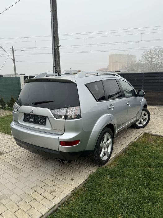 Mitsubishi Outlander 2.0 DID 4x4 Diferential blocabil 7 locuri