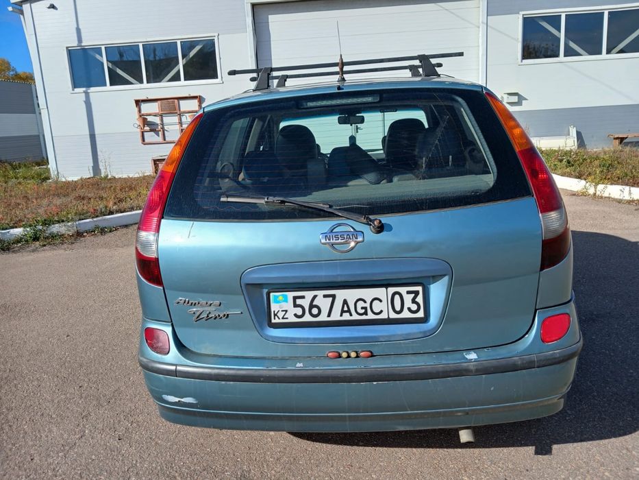 Nissan Almera Tino машина