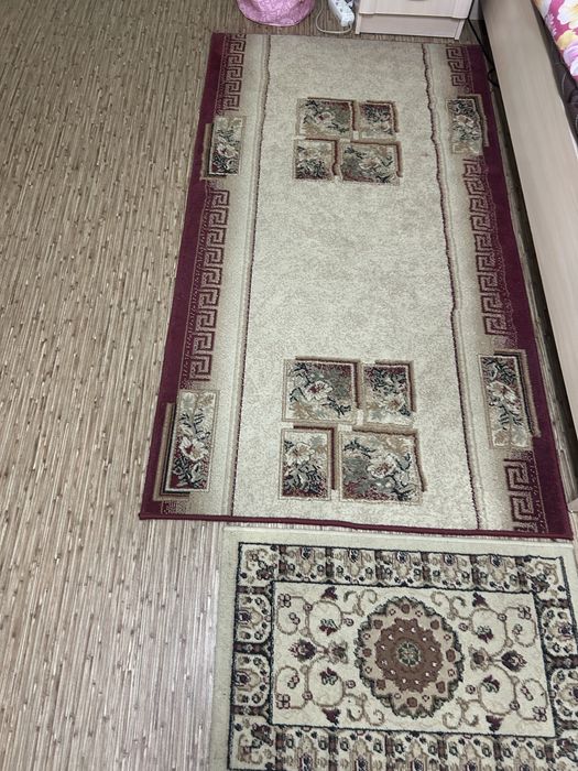 Продается БУ ковер + в подарок маленький