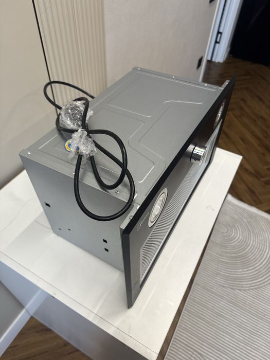 Вытяжка Midea MH601350B черная
