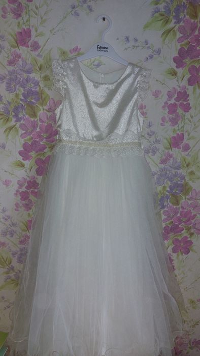 Платье на девочку нарядное 140 - 146