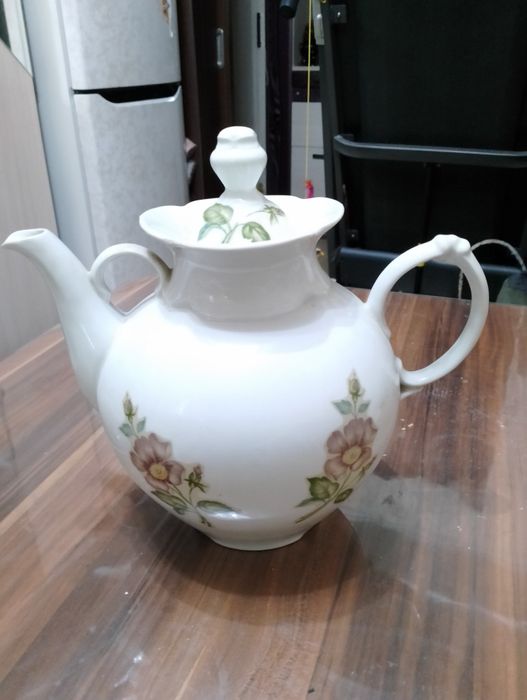 Продам чайник 2,5л и супницу