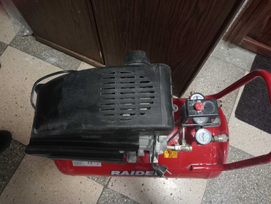 Vând compresor 10 bari , folosit foarte puțin, preț 500 lei.