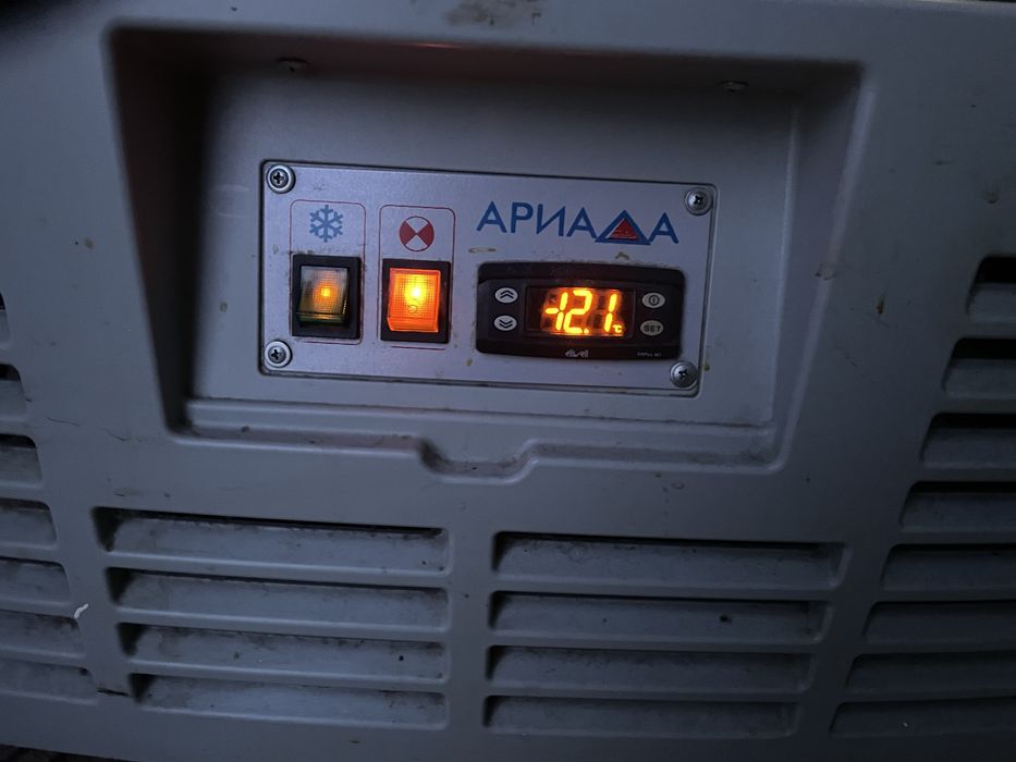 Продам холодильник витринный