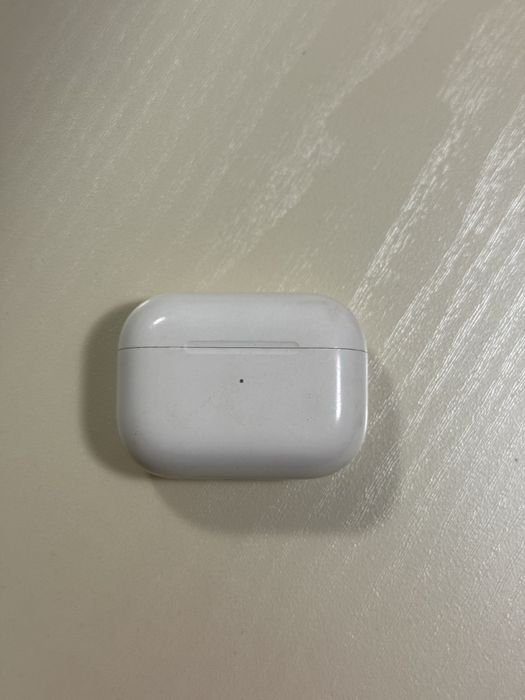 Продам оригинальный кейс от AirPods Pro 2