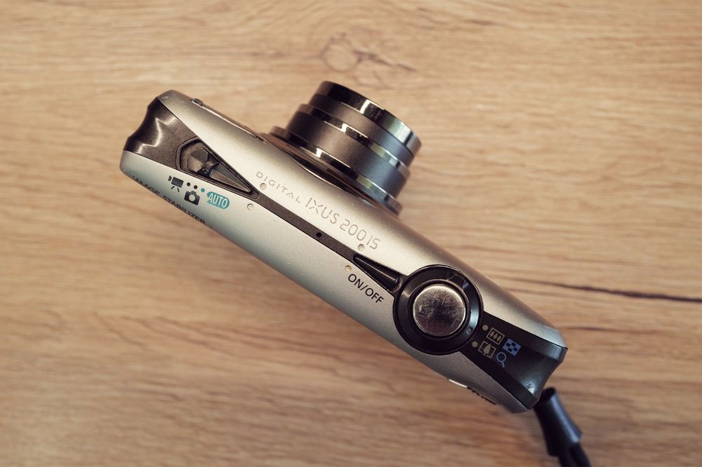 Aparat foto Canon Ixus IS de TOP Touchscreen card charger digital