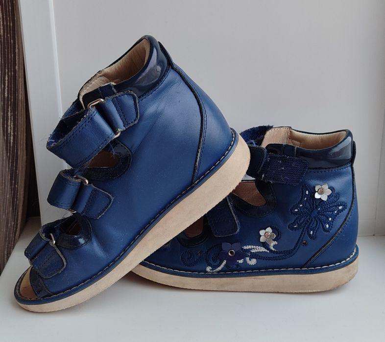 Продам ортопедические сандали на девочку