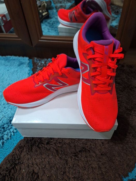 Женская обувь кроссовки сапоги туфли