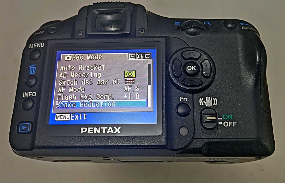 Pentax K100D + Obiectiv 50 -200