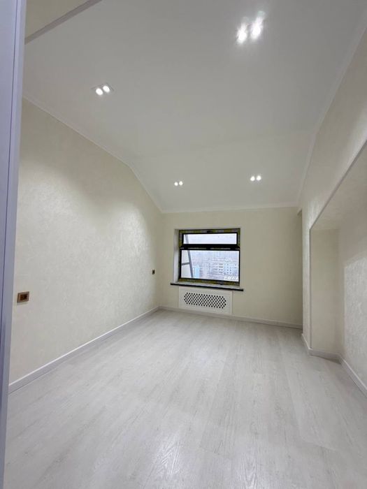 Срочно продается в чирчик 10 микрарайон рядом карвон базар