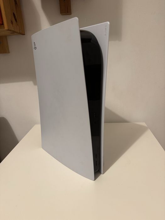 PS5 cu multe jocuri si controller ps5