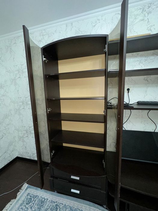 Продаю ТВ-стойку (тумбу под телевизор)