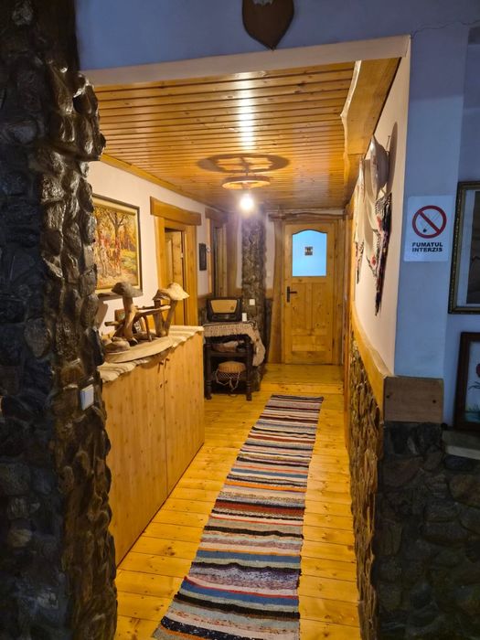 Inchiriez cabana cu capacitate intre 20 si 24 de locuri