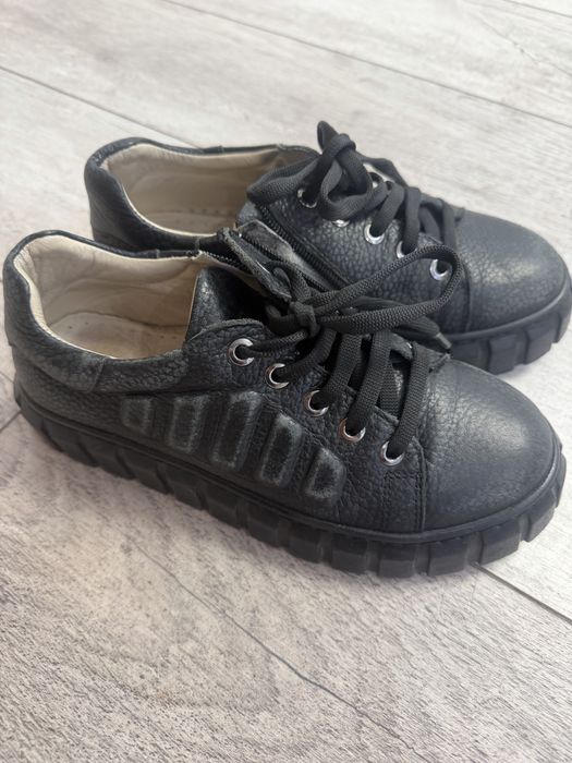 Продам детскую обувь