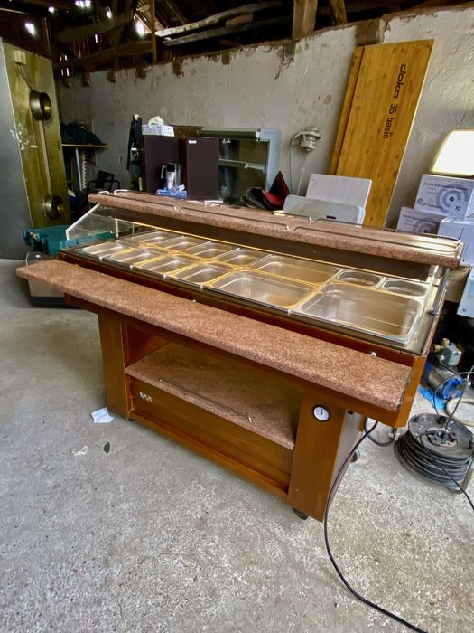 Vitrină frigorifică tip bufet / insulă autoservire – Enofrigo (Italia)